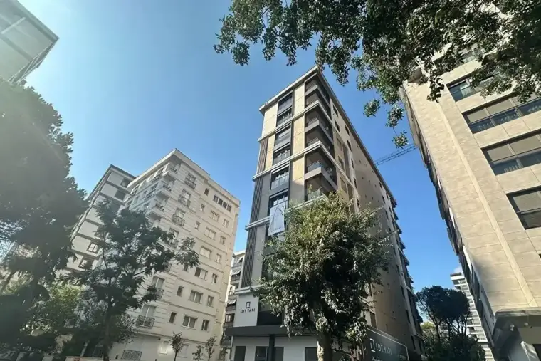 Suadiye'de yeni binada balkonlu 3+1