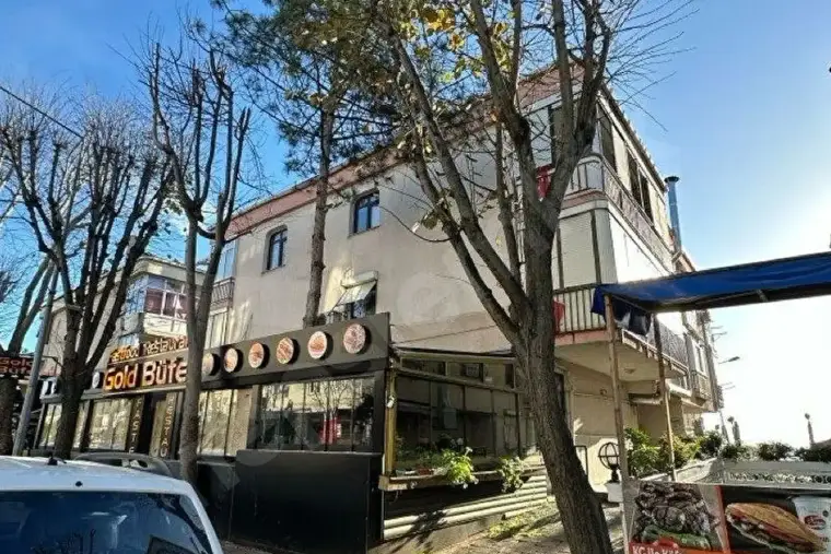Büyükçekmece'de denize sıfır geniş 3+2