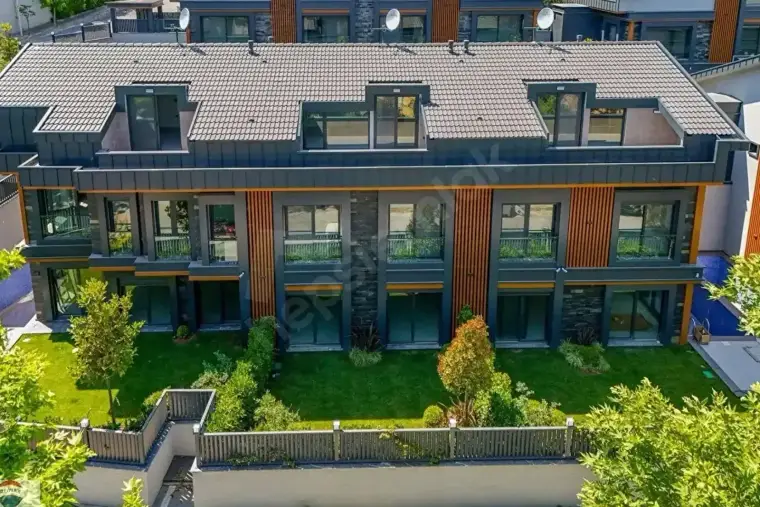 Uskumruköy–Zekeriyaköy hattında özel havuzlu yeni villa