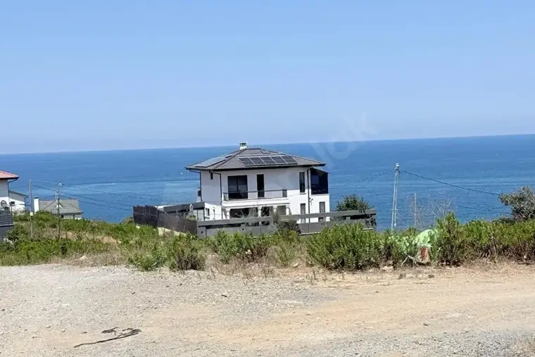 Riva'da köşe parsel, deniz manzaralı villa arsası