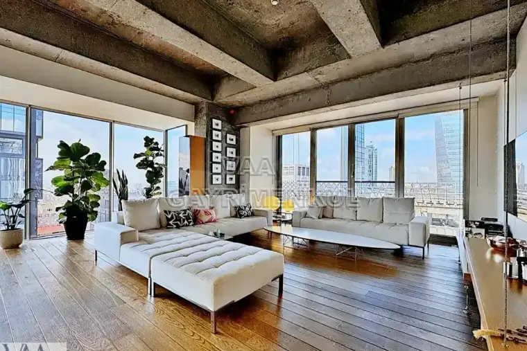 Levent'te üç cepheli 235 m² loft daire